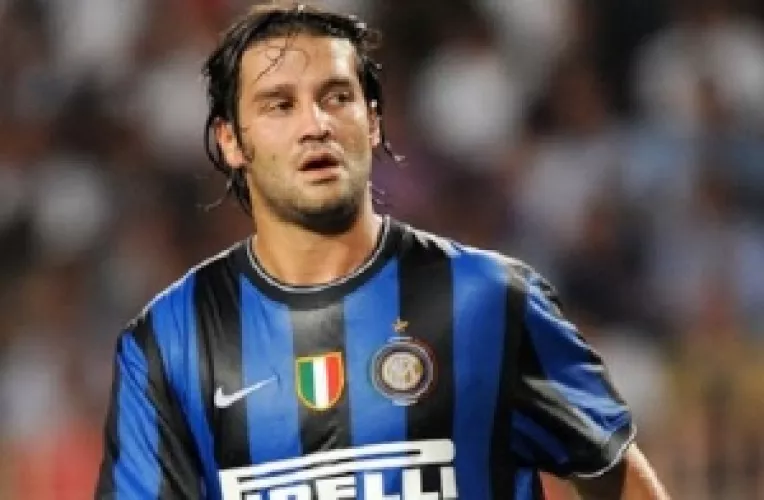 Cristi Chivu se va opera pentru a treia oara la degetul al doilea de la piciorul drept 