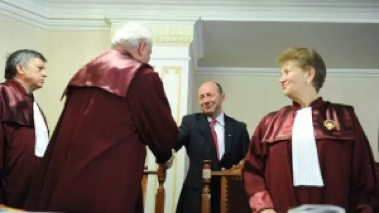 Curtea Constitutionala: A fi sau a nu fi