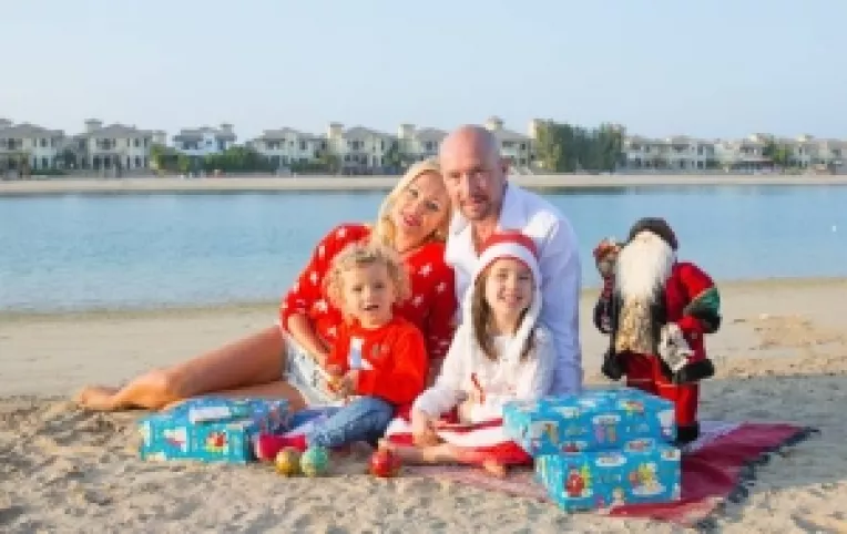 Familia Raluca si Walter Zenga: Craciunul si Anul Nou 2015, pe plaja din Dubai