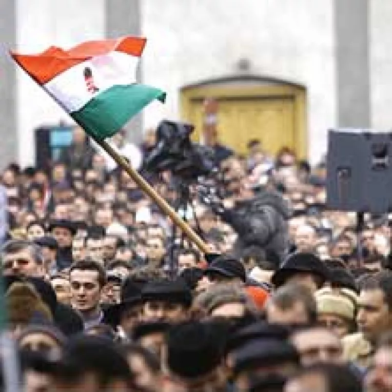 Maghiarii s-au huiduit intre ei chiar de ziua lor