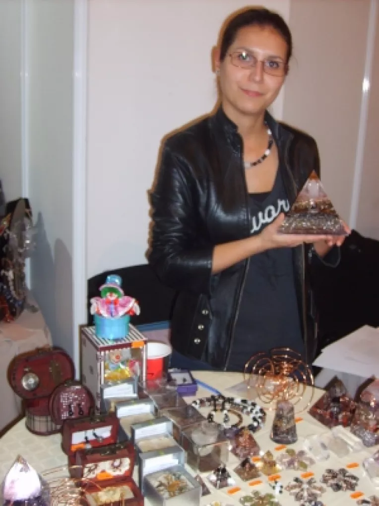 Maria Chirila: "Coliere cu rol protector din cristale, la targul de la Sala Dalles!"