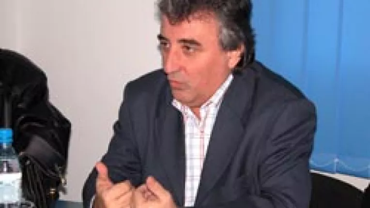 Stelian Dutu si Nicusor Constantinescu se tarasc prin tribunale